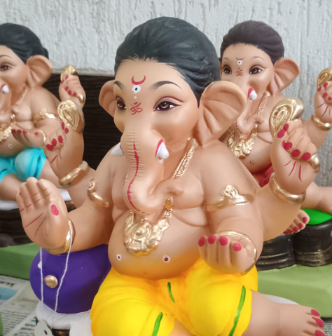राजेशाही हस्तनिर्मित शाडू मातीची गणेशमूर्ती